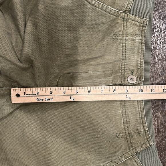L.L. Bean Women's Classic Fit Cargo Pants Khaki Size 12P - Picture 4 of 10